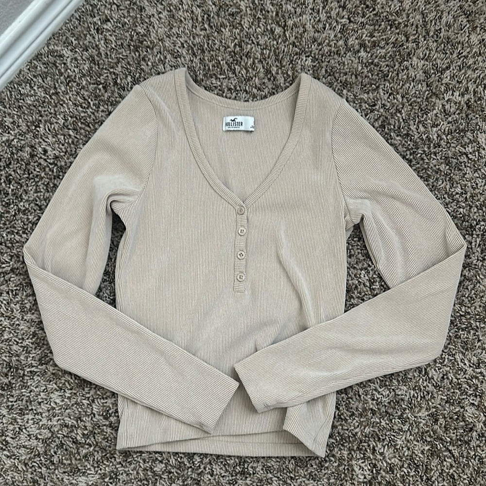 Hollister rubbed long sleeve size small